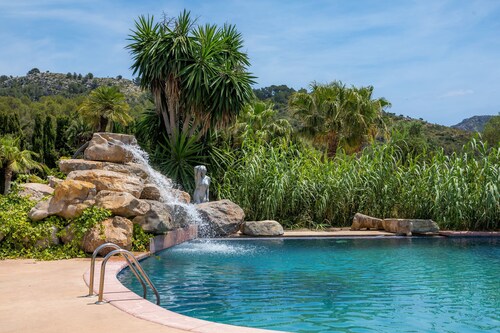 Ferienvilla Ribot mit Bergblick, Pool, Wi-Fi, Garten & Terrasse