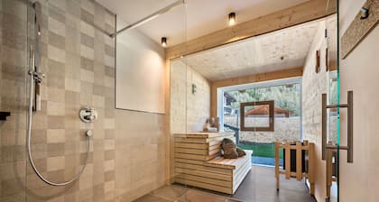 Ferienwohnung "Mulin Rudl" neben dem Skigebiet mit Bergblick, Sauna & Balkon