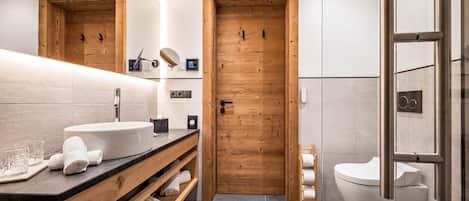 Dusche, Haartrockner, Handtücher