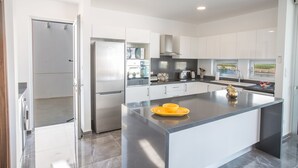 Private kitchen - Villa Bp4, Contemporary 3bdr Protaras Villa with Pool, Close to Fig Tree Bay (Protaras)