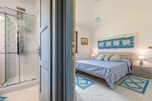 2 عدّة غرف نوم ومكواة/لوح كي وواي فاي مجانًا وملاءات أسرّة