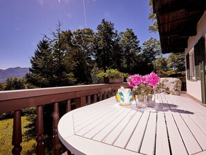 Outdoor dining - Luxury apartment Brahms with 3 bedrooms for up to 5 pers. approx. 110 sqm (Grassau)