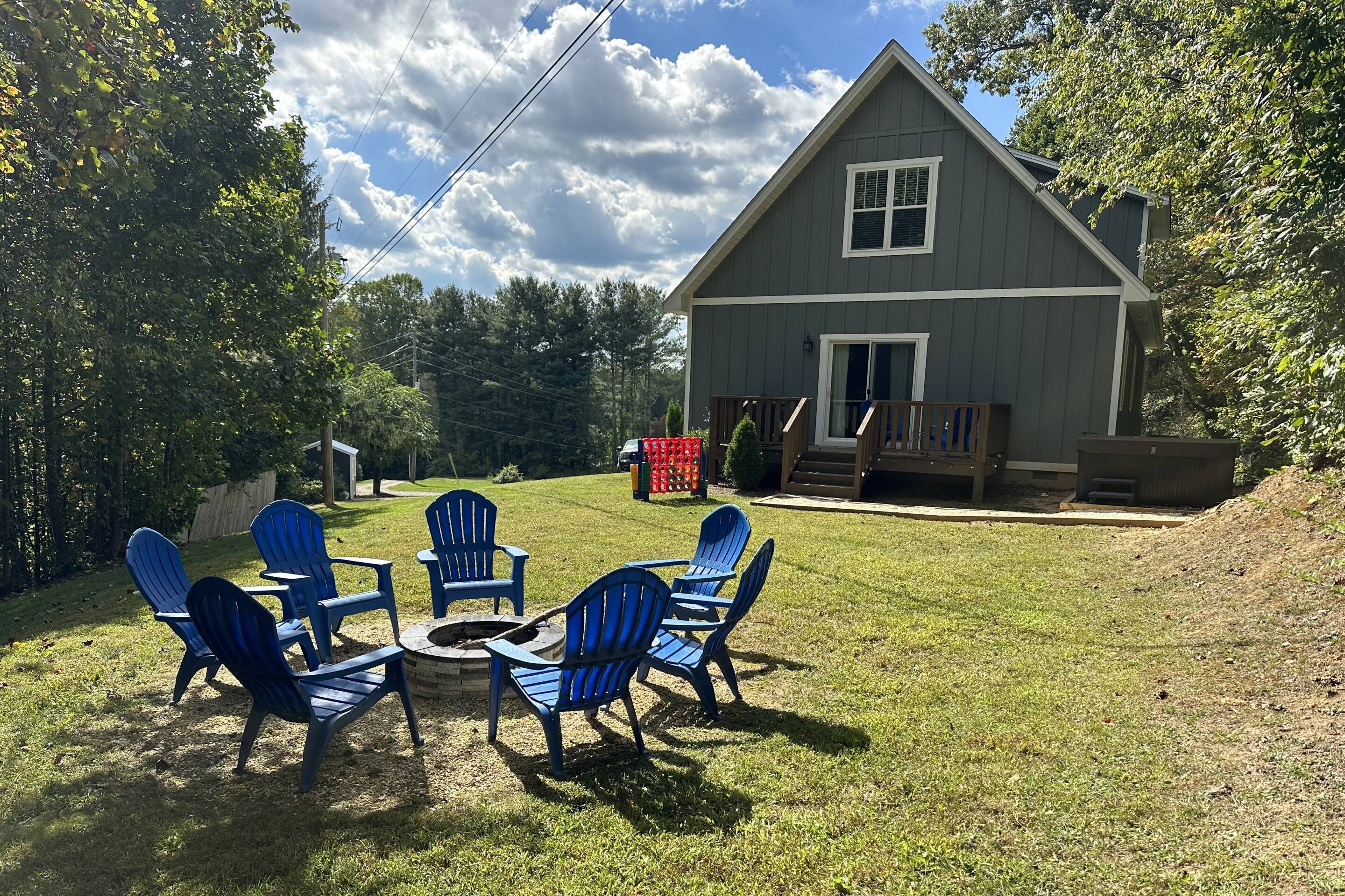 The Black Pearl - New Hot Tub - 5 mins. from downtown Black Mtn. - Lg Yard - BBQ - Fire pit - PetsOk