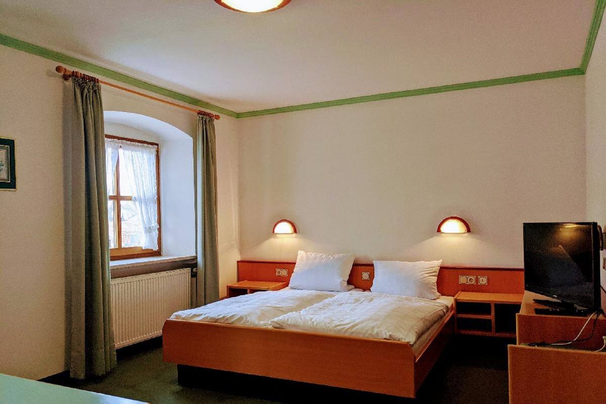 In-room safe, free WiFi, bed sheets