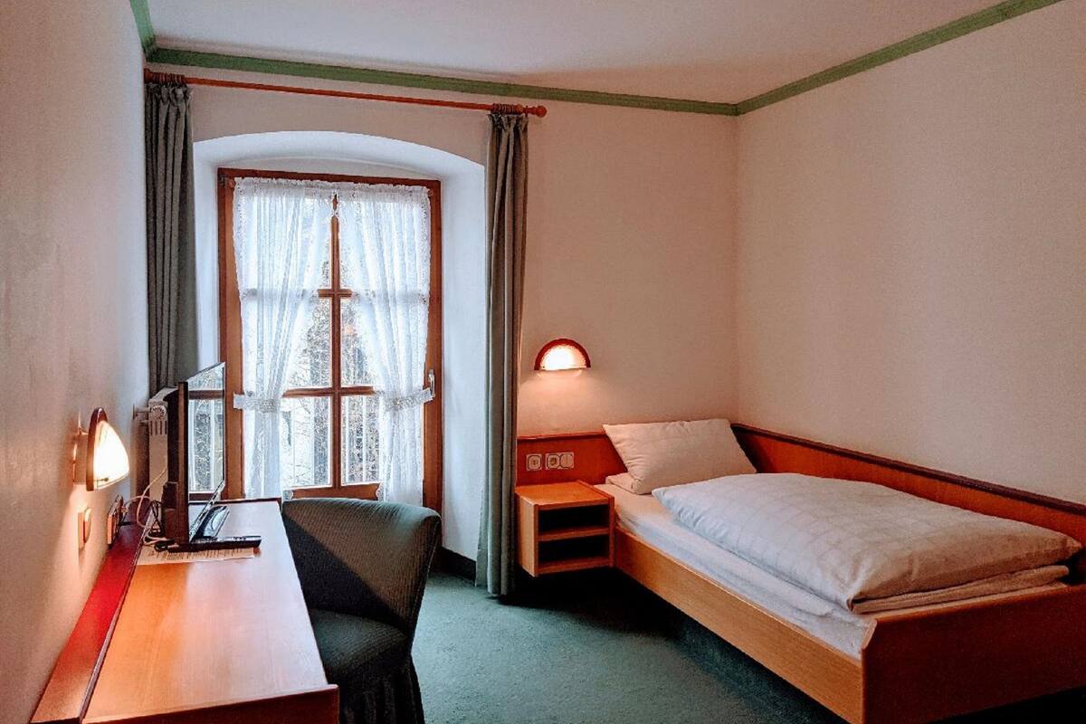 In-room safe, free WiFi, bed sheets