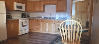 1 bdrm, duplex, pup friendly, fenced in yard, a perfect getaway!