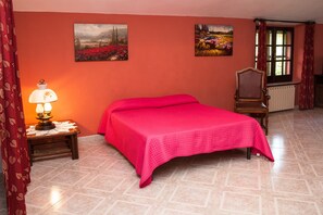5 bedrooms, free WiFi, wheelchair access