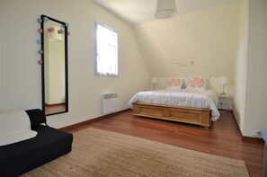 3 Schlafzimmer, Bügeleisen/Bügelbrett, Reisekinderbett, Bettwäsche