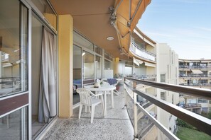 Appartement 6 people - 1 bedroom + 1 sleeping area Standard | Balcony - Résidence Partenaire Héliotel Marine (Saint-Laurent-du-Var)