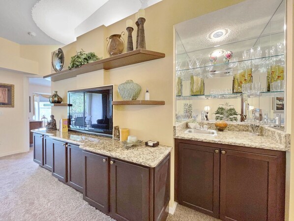 Interior - Corner 2-bed / 2-bath Unit #926, in the Stoneybrook Golf and Country Club (Sarasota)