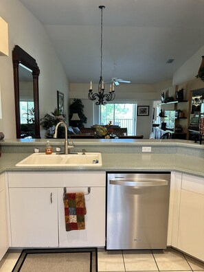 Fridge, microwave, oven, stovetop - Corner 2-bed / 2-bath Unit #926, in the Stoneybrook Golf and Country Club (Sarasota)