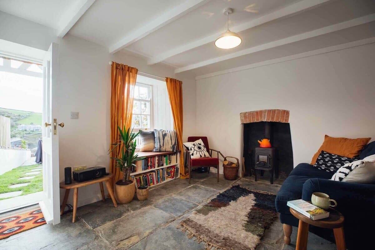 TV, fireplace, books, offices