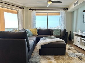 TV - Belle Harbor 805W Luxury Beachfront Condo in Clearwater Beach (Clearwater Beach)