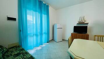3 bedrooms, iron/ironing board, free wired Internet