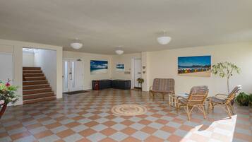 Apartment, 1 King Bed with Sofa bed | Living room | 30-inch TV with cable channels