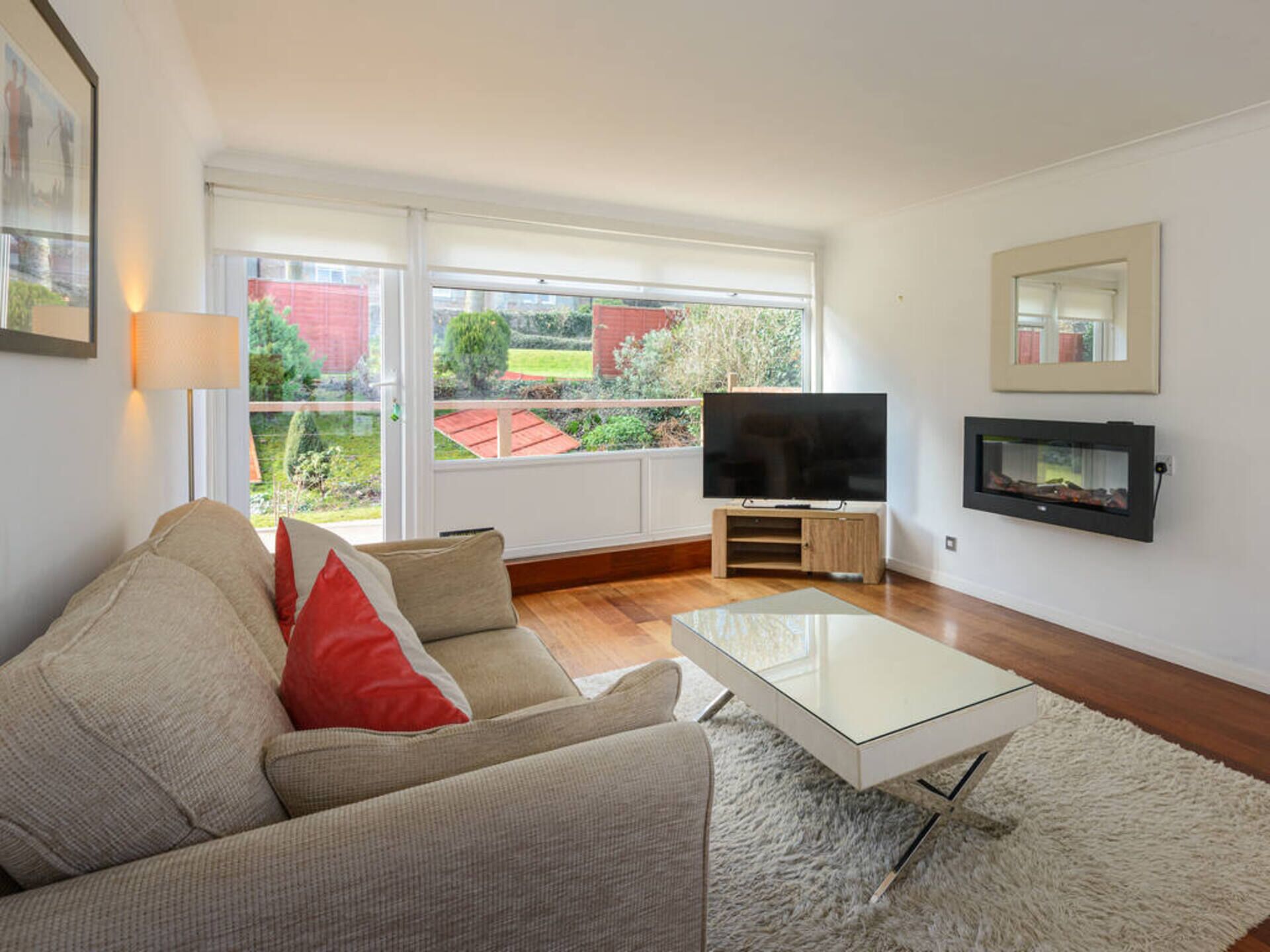 Căn hộ, 1 giường cỡ king và sofa giường | Phòng khách | TV 30-inch có truyền hình cáp 