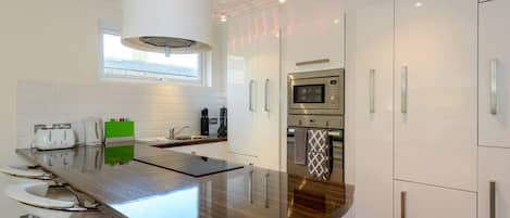 Apartamento, 1 cama de matrimonio grande con sofá cama | Cocina privada | Frigorífico, microondas, horno y placa de cocina