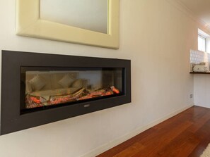 アパートメント キングベッド 1 台ソファーベッド付き | 1 室のベッドルーム、アイロン / アイロン台、WiFi (無料)、ベッドシーツ