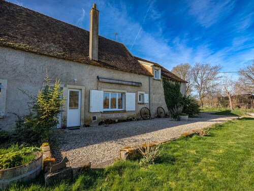 Ferienhaus im Berry: Pool, Garten, Parkplatz und umfassender Service in Brenne Naturpark