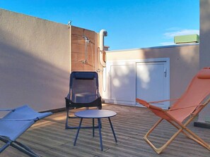 Terrace/patio - Renovated T2 duplex 20m from beach with sea view, parking and WIFI (Bormes-les-Mimosas)