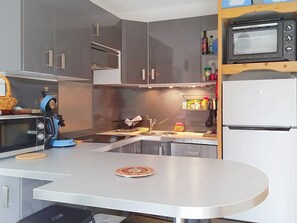 Micro-ondes, four, plaque de cuisson, lave-vaisselle