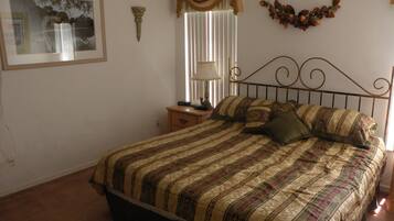 5 bedrooms, iron/ironing board, free WiFi, bed sheets