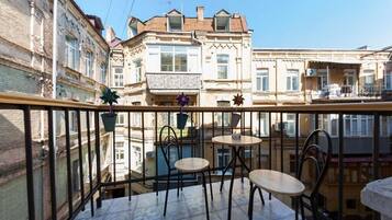 Studio Design (Design-Studio Apartment Vladimirskaya) | Balkongutsikt