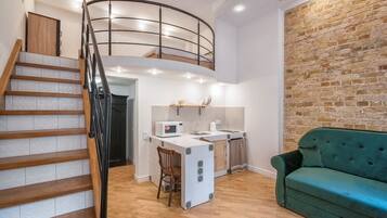 Design Studio (Vyacheslava Lipinskogo 4b) | 1 bedroom, desk, soundproofing, iron/ironing board