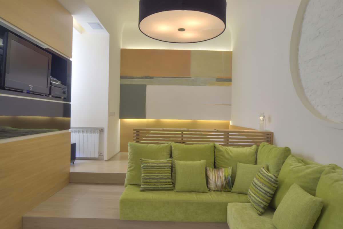 Monolocale Luxury (Studio with Spa Mikhailovskiy Lane 9B) | 1 camera, una scrivania, insonorizzazione, ferro/asse da stiro