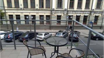 Signature Studio (Split Level on Yaroslaviv Val 17a) | Balcony view