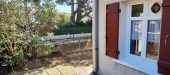 Cozy Apartment with Private Courtyard, Near Shops and Beaches in Capbreton