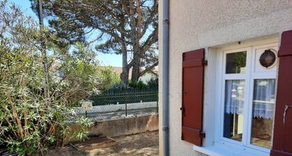 Cozy Apartment with Private Courtyard, Near Shops and Beaches in Capbreton