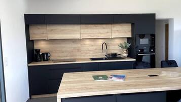 Coffee/tea maker, fridge, microwave, oven