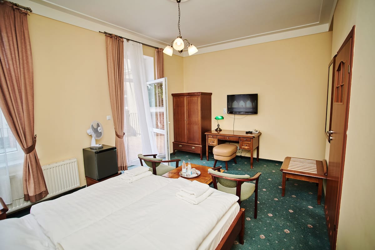 Comfort tweepersoonskamer, 1 tweepersoonsbed, balkon | Een strijkplank/strijkijzer, gratis wifi, beddengoed