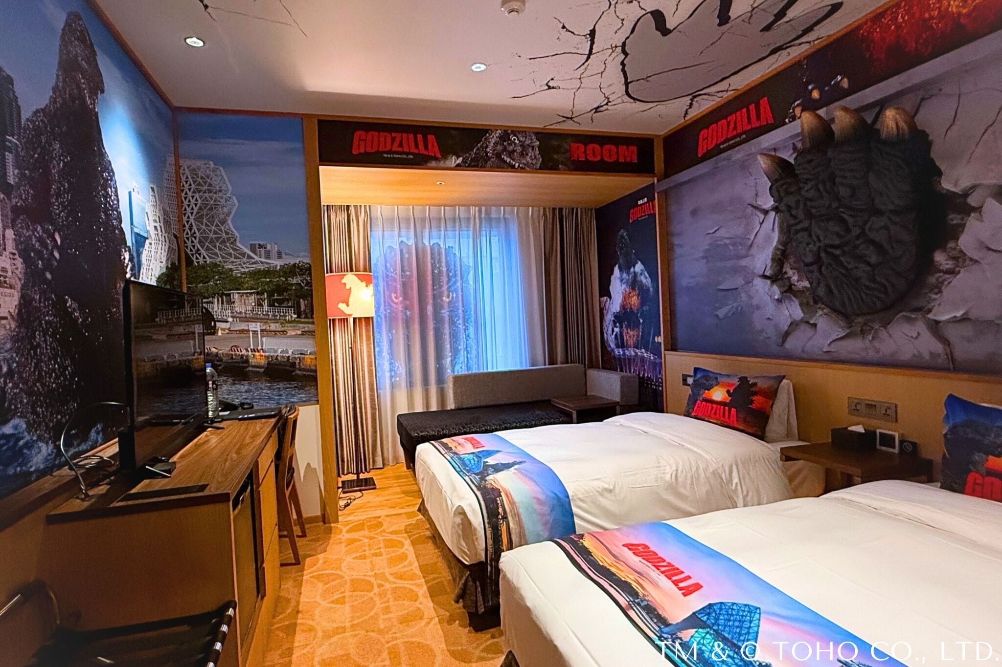 Godzilla Landing in Southern Taiwan (Twin Room) | Down comforters, minibar, in-room safe, desk