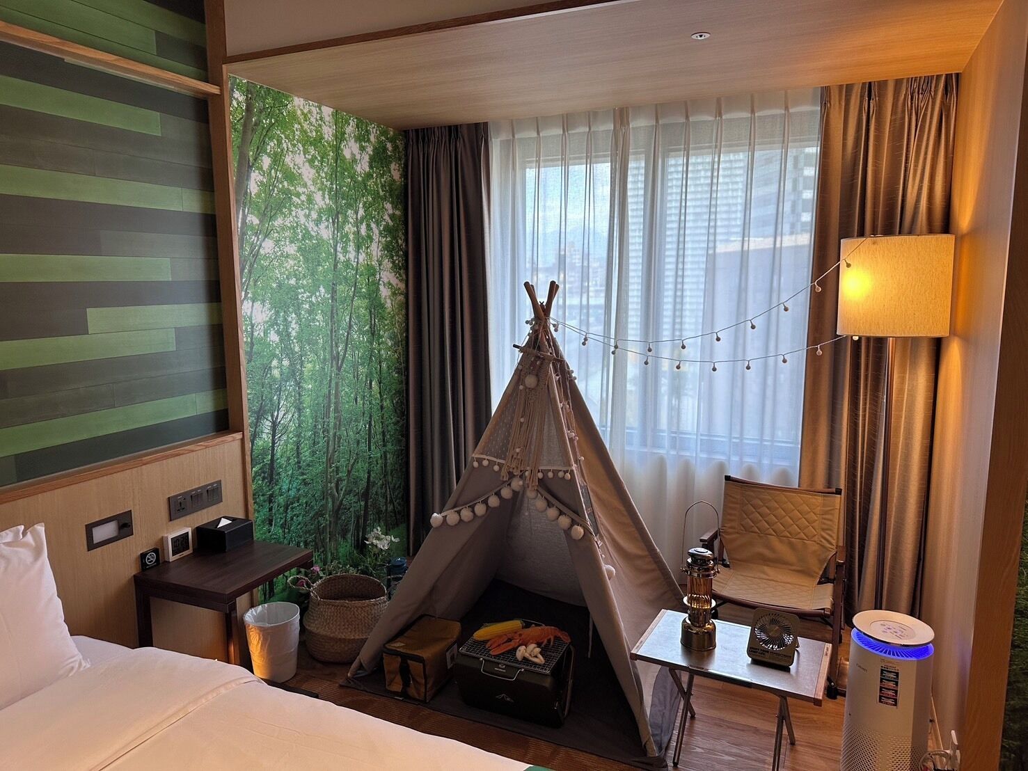 Enjoy your Camping ! | Down comforters, minibar, in-room safe, desk