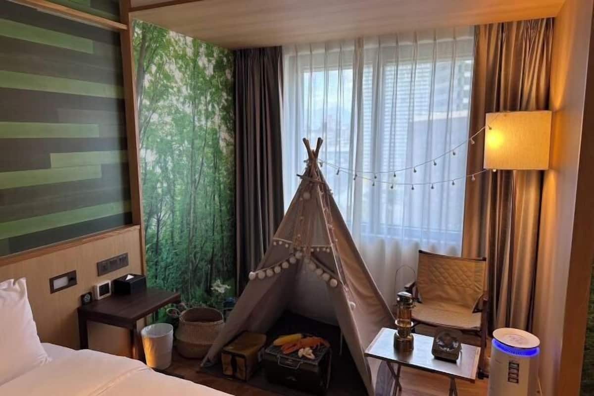 Down duvets, minibar, in-room safe, desk