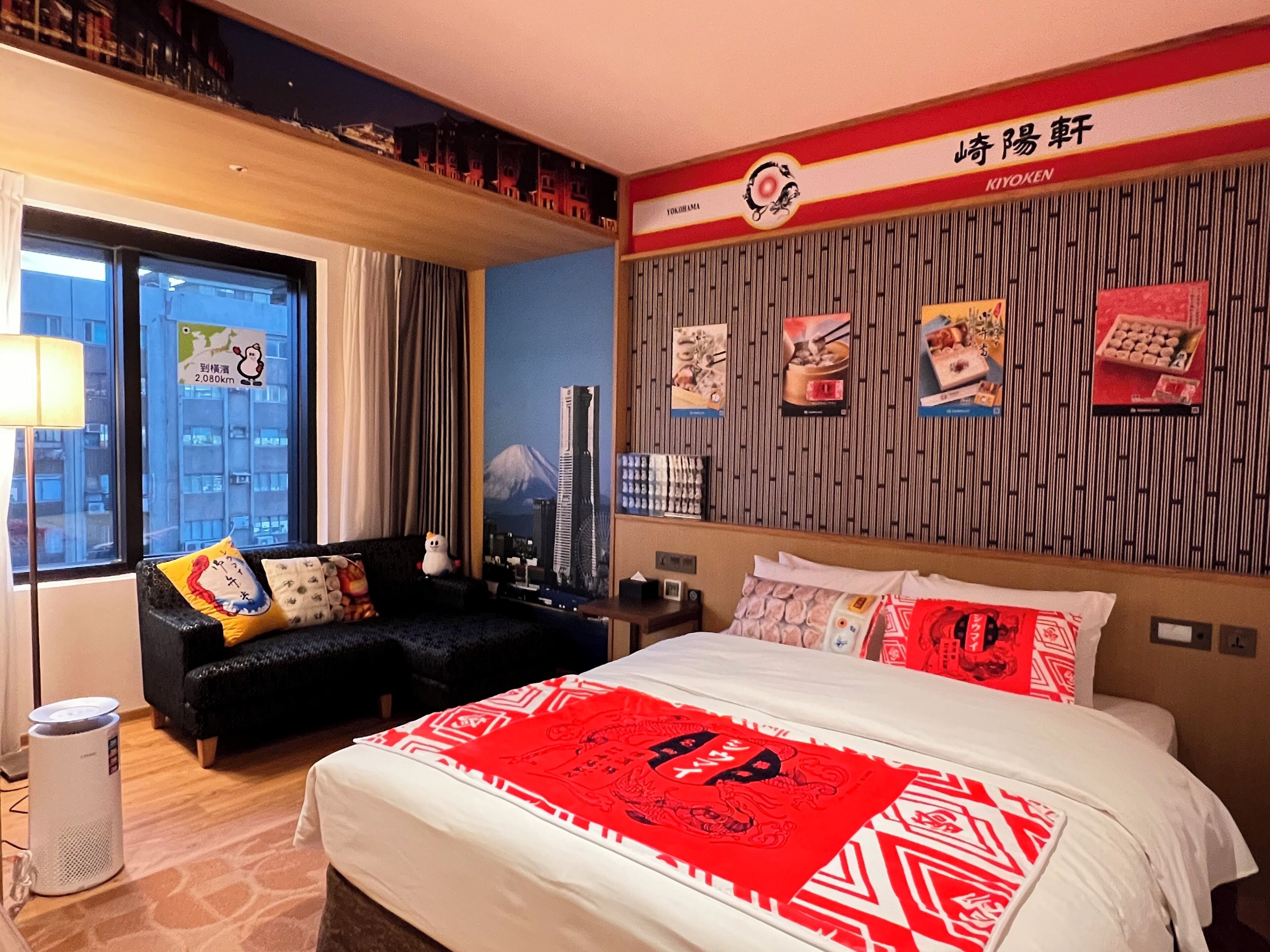 Chambre Double Standard, baignoire, vue ville | Couette en duvet d'oie, minibar, coffres-forts dans les chambres, bureau