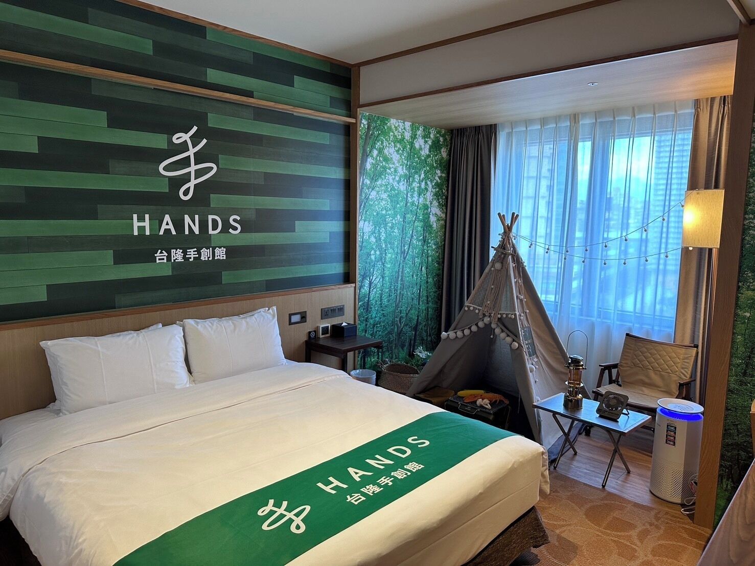 Enjoy your Camping ! | Down comforters, minibar, in-room safe, desk