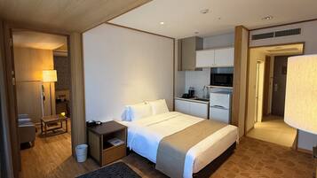 Down duvets, minibar, in-room safe, desk