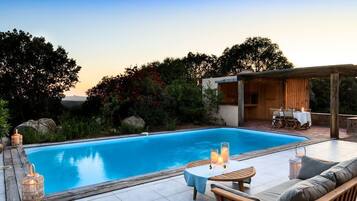 Outdoor pool, a heated pool