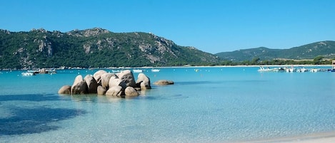 Una spiaggia nelle vicinanze, teli da spiaggia