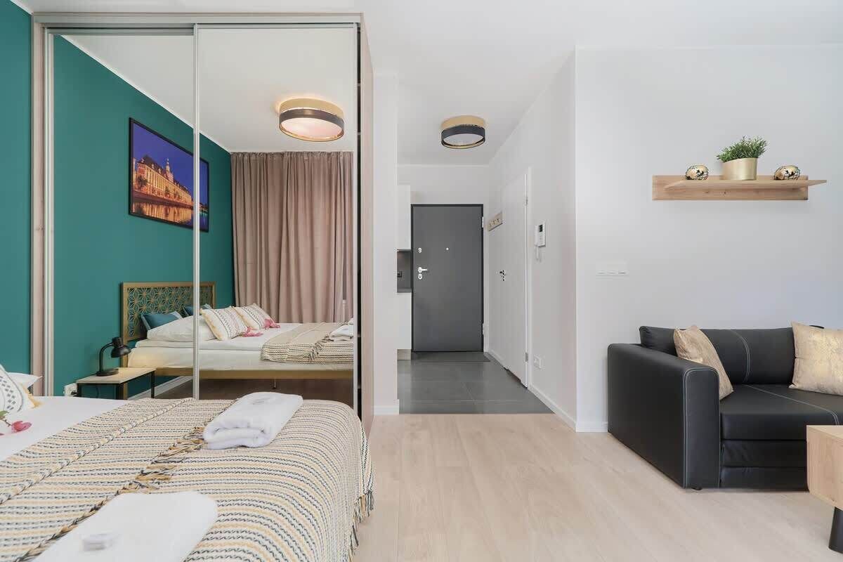 Tabla de planchar con plancha, wifi y ropa de cama 
