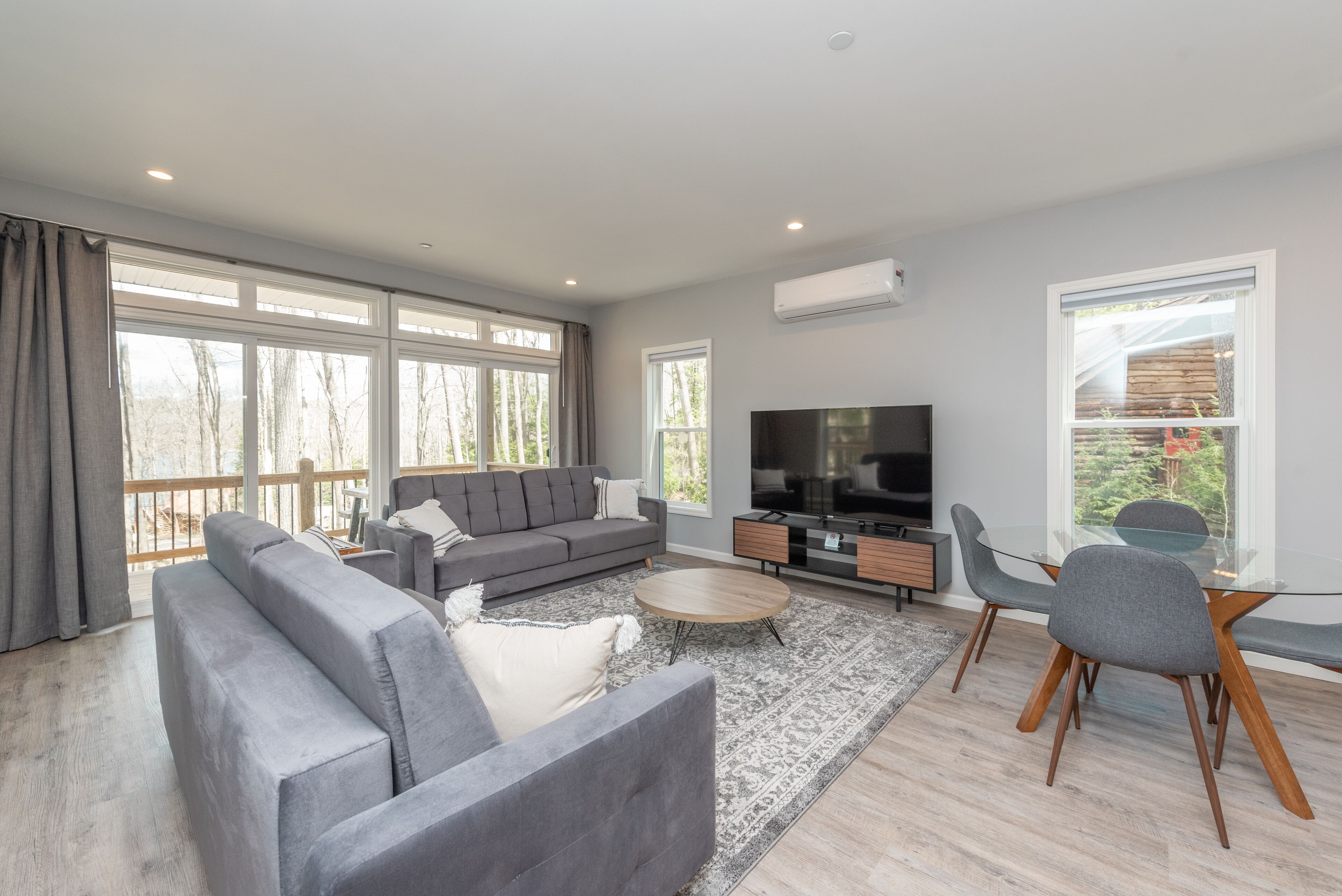 Escape Inn: Lake Area, A/C, Fire Pit!