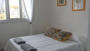 3 bedrooms, iron/ironing board, travel cot, free WiFi