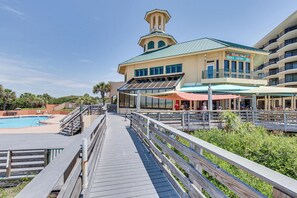 Exterior - Complimentary LSV (Golf Cart)⛳-Screened Deck-4BR Thirsty Turtle (Sandestin Beach and Golf Resort , Miramar Beach)