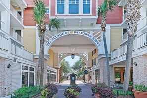 Exterior detail - Complimentary LSV (Golf Cart)⛳-Screened Deck-4BR Thirsty Turtle (Sandestin Beach and Golf Resort , Miramar Beach)