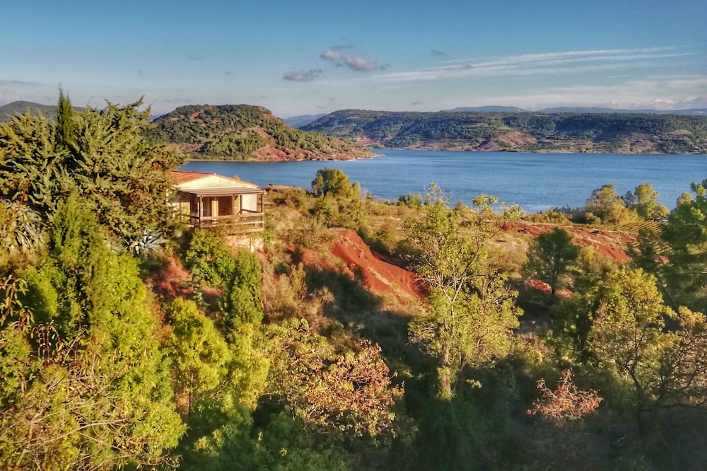 Gite "Jali" in property facing Lake Salagou
