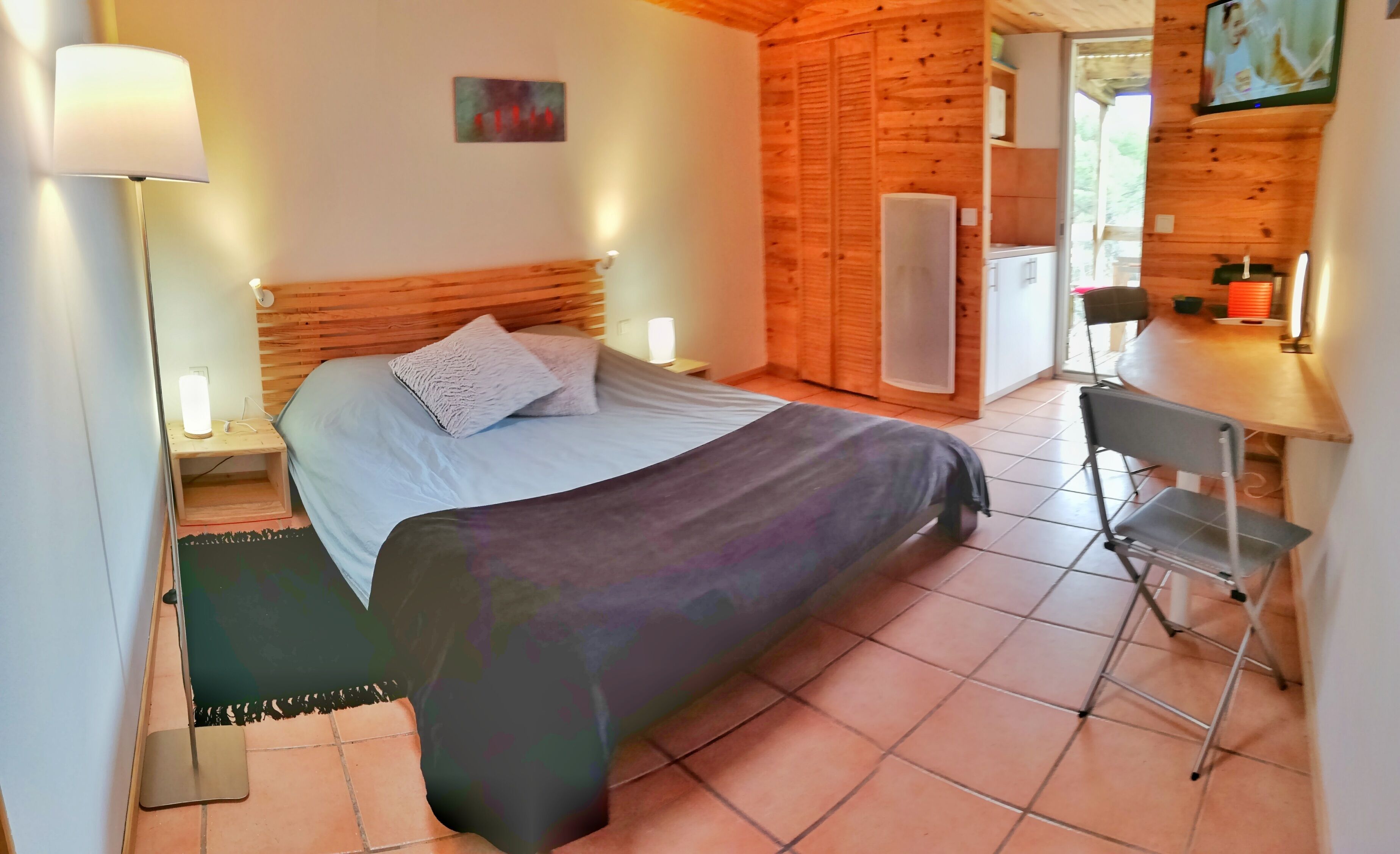 Gîte "Jali" dans propriété face au Lac du Salagou