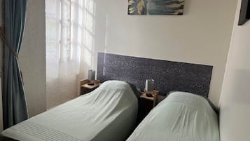 2 bedrooms, iron/ironing board, travel cot, free WiFi